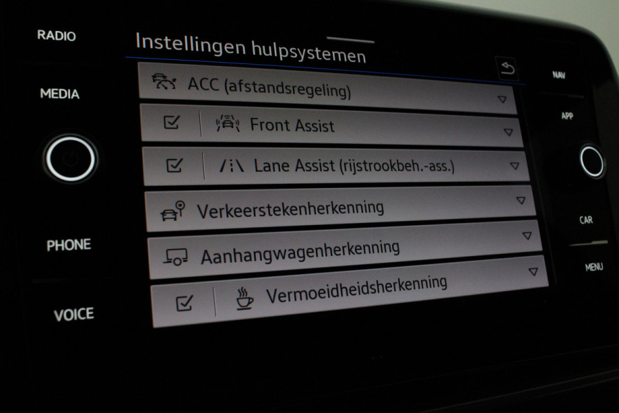 Volkswagen T-Roc 1.5 TSI Style 150pk Camera/Trekhaak/DSG/Stoelverwarming/Adapt.cruise Volkswagen T-Roc 1.5 TSI Style 150pk Camera/Trekhaak/DSG/Stoelverwarming/Adapt.cruise