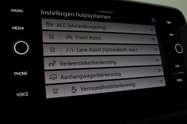 Volkswagen T-Roc 1.5 TSI Style 150pk Camera/Trekhaak/DSG/Stoelverwarming/Adapt.cruise Volkswagen T-Roc 1.5 TSI Style 150pk Camera/Trekhaak/DSG/Stoelverwarming/Adapt.cruise