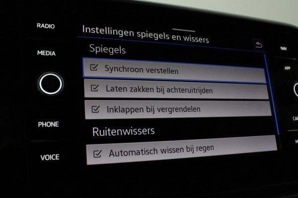 Volkswagen T-Roc 1.5 TSI Style 150pk Camera/Trekhaak/DSG/Stoelverwarming/Adapt.cruise Volkswagen T-Roc 1.5 TSI Style 150pk Camera/Trekhaak/DSG/Stoelverwarming/Adapt.cruise