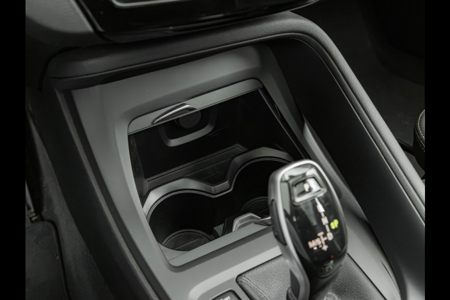 BMW X1 sDrive18i - Pano - Trekhaak - Navi Plus - LED