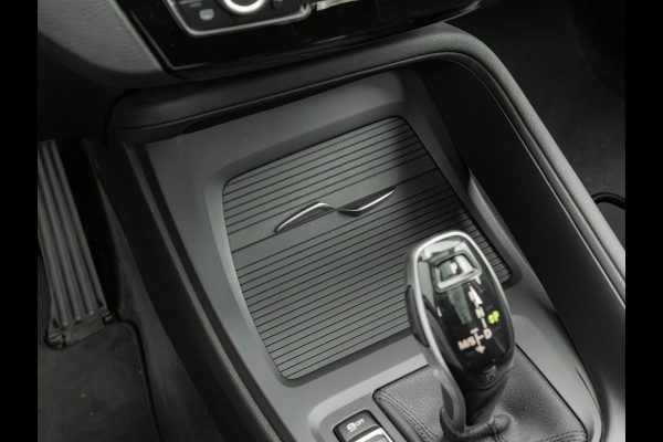 BMW X1 sDrive18i - Pano - Trekhaak - Navi Plus - LED
