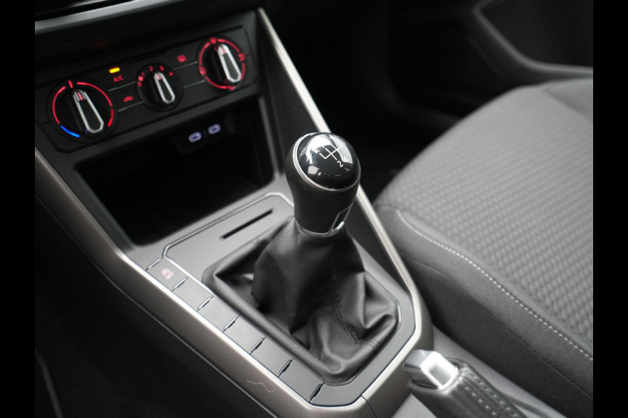 Volkswagen Polo 1.0 TSI 95pk R-Line Edition Navigatie Camera Acc Carplay 113 Volkswagen Polo 1.0 TSI 95pk R-Line Edition Navigatie Camera Acc Carplay 113