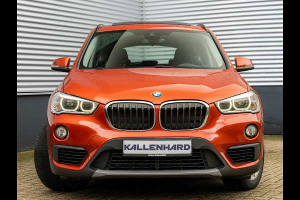BMW X1 sDrive18i - Pano - Trekhaak - Navi Plus - LED