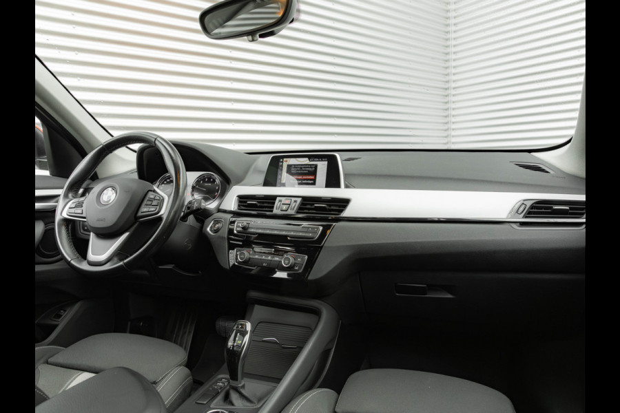 BMW X1 sDrive18i - Pano - Trekhaak - Navi Plus - LED