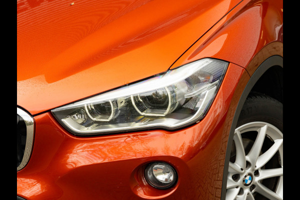 BMW X1 sDrive18i - Pano - Trekhaak - Navi Plus - LED
