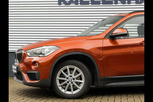 BMW X1 sDrive18i - Pano - Trekhaak - Navi Plus - LED