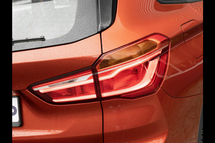 BMW X1 sDrive18i - Pano - Trekhaak - Navi Plus - LED