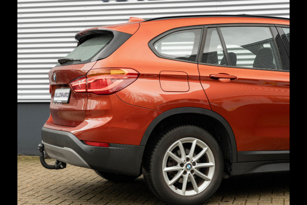 BMW X1 sDrive18i - Pano - Trekhaak - Navi Plus - LED