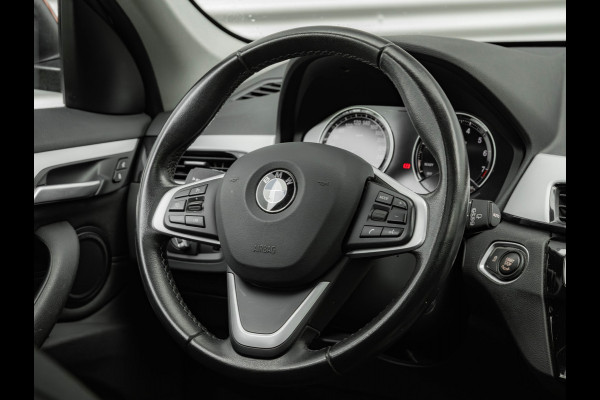 BMW X1 sDrive18i - Pano - Trekhaak - Navi Plus - LED