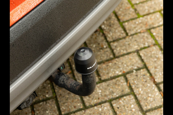 BMW X1 sDrive18i - Pano - Trekhaak - Navi Plus - LED