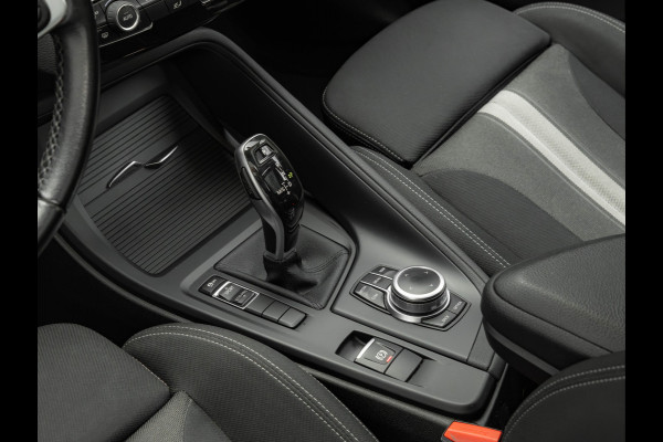BMW X1 sDrive18i - Pano - Trekhaak - Navi Plus - LED