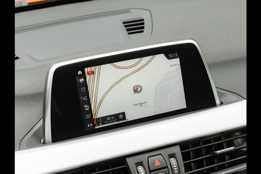 BMW X1 sDrive18i - Pano - Trekhaak - Navi Plus - LED