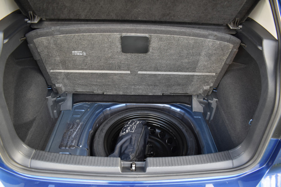 Volkswagen T-Cross 1.0 TSI Life Stoelverwarming Navigatie Automaat Parkeer camera Btw auto Carplay