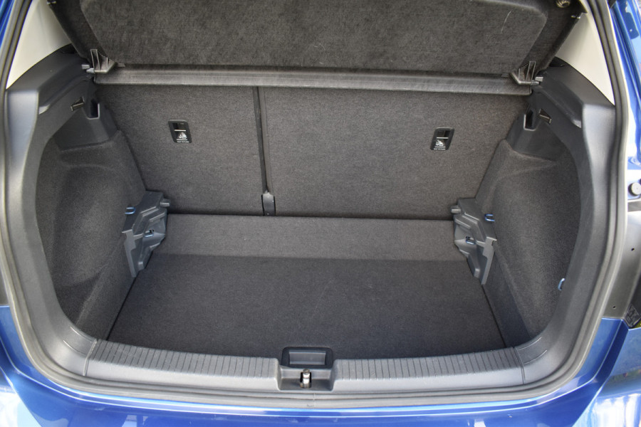 Volkswagen T-Cross 1.0 TSI Life Stoelverwarming Navigatie Automaat Parkeer camera Btw auto Carplay