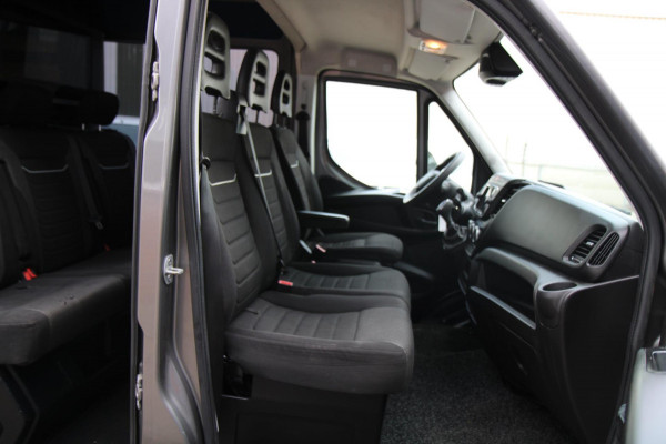 Iveco Daily 35S21H 3.0 410 / Automaat / Dubbel cabine / L4 / 6 persoons / Trekhaak / 3500 trekgewicht Iveco Daily 35S21H 3.0 410 / Automaat / Dubbel cabine / L4 / 6 persoons / Trekhaak / 3500 trekgewicht