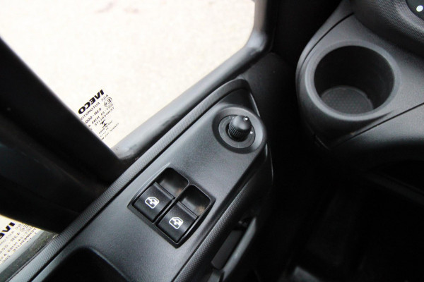 Iveco Daily 35S21H 3.0 410 / Automaat / Dubbel cabine / L4 / 6 persoons / Trekhaak / 3500 trekgewicht Iveco Daily 35S21H 3.0 410 / Automaat / Dubbel cabine / L4 / 6 persoons / Trekhaak / 3500 trekgewicht