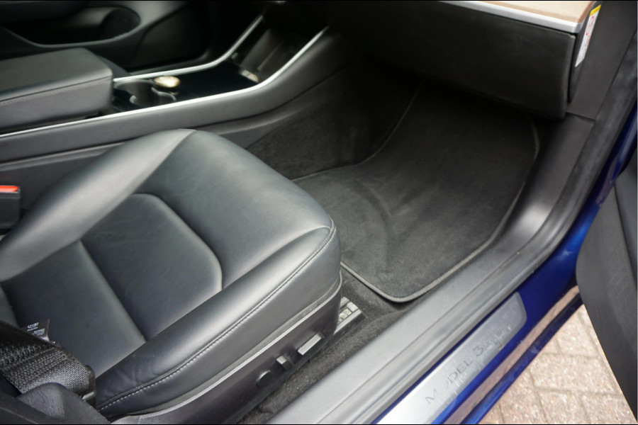 Tesla Model 3 Long Range AWD 75 kWh Dual Motor Battery New 9/2025 via Tesla | BTW | 351 pk | Panorama | Premium Audio | Auto Pilot | Leer | 19inch sportvelgen