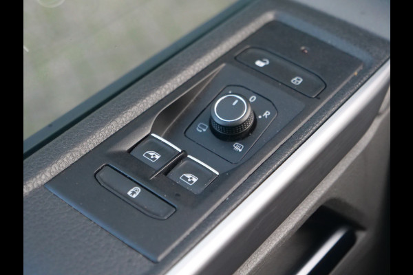 Volkswagen Transporter 2.0 TDI 150 | Aut. | DC | Bulli | L2H1 | Navi | Cruise | Airco.. Volkswagen Transporter 2.0 TDI 150 | Aut. | DC | Bulli | L2H1 | Navi | Cruise | Airco..