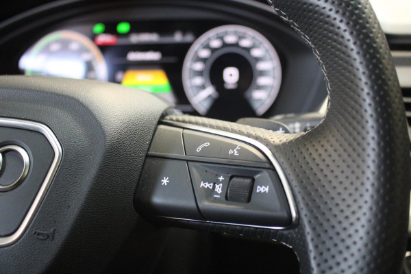 Audi Q5 Sportback 50 TFSI e S edition 360 Camera/Trekhaak/Panorama dak Prijs is rijklaar incl 12 maanden bovag Audi Q5 Sportback 50 TFSI e S edition 360 Camera/Trekhaak/Panorama dak Prijs is rijklaar incl 12 maanden bovag