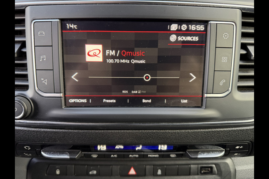 Citroën Jumpy 2.0 BlueHDI 123PK EURO 6 DARK EDITION CarPlay/achteruitrijcamera/trekhaak Citroën Jumpy 2.0 BlueHDI 123PK EURO 6 DARK EDITION CarPlay/achteruitrijcamera/trekhaak