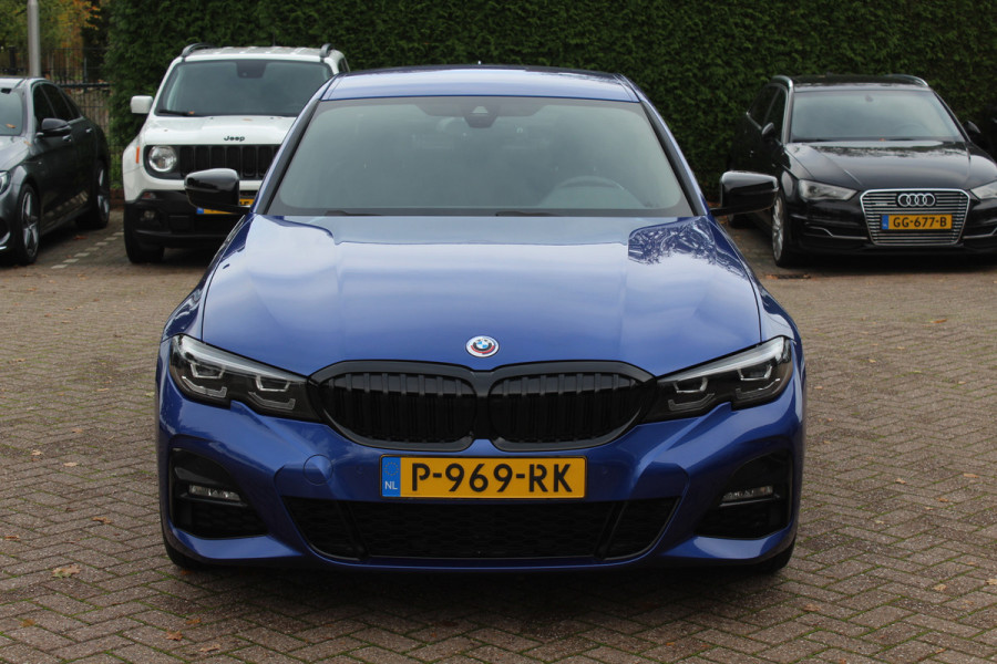 BMW 3-serie 320e Business Ed. M Sport / Camera / Leder / Harman Kardon / 19'' / CarPlay / DAB / Cruise Control BMW 3-serie 320e Business Ed. M Sport / Camera / Leder / Harman Kardon / 19'' / CarPlay / DAB / Cruise Control