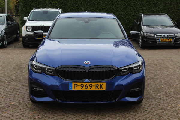 BMW 3-serie 320e Business Ed. M Sport / Camera / Leder / Harman Kardon / 19'' / CarPlay / DAB / Cruise Control BMW 3-serie 320e Business Ed. M Sport / Camera / Leder / Harman Kardon / 19'' / CarPlay / DAB / Cruise Control