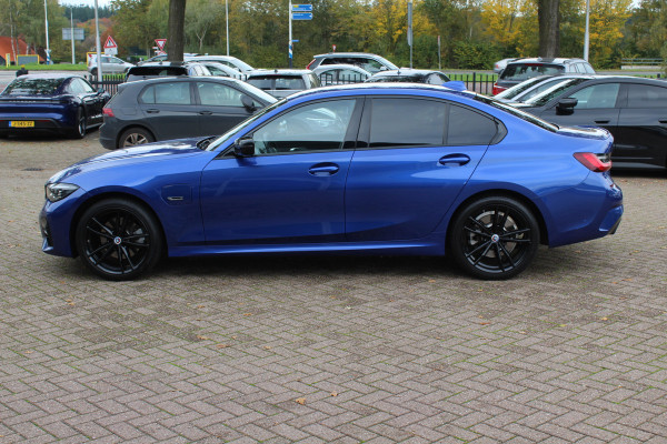BMW 3-serie 320e Business Ed. M Sport / Camera / Leder / Harman Kardon / 19'' / CarPlay / DAB / Cruise Control BMW 3-serie 320e Business Ed. M Sport / Camera / Leder / Harman Kardon / 19'' / CarPlay / DAB / Cruise Control
