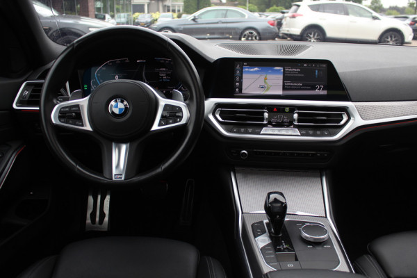 BMW 3-serie 320e Business Ed. M Sport / Camera / Leder / Harman Kardon / 19'' / CarPlay / DAB / Cruise Control BMW 3-serie 320e Business Ed. M Sport / Camera / Leder / Harman Kardon / 19'' / CarPlay / DAB / Cruise Control