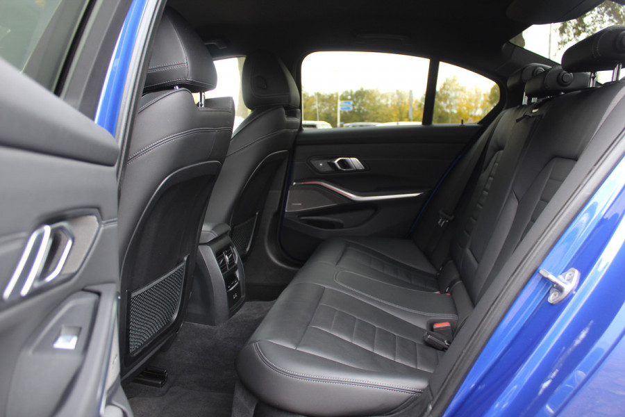 BMW 3-serie 320e Business Ed. M Sport / Camera / Leder / Harman Kardon / 19'' / CarPlay / DAB / Cruise Control BMW 3-serie 320e Business Ed. M Sport / Camera / Leder / Harman Kardon / 19'' / CarPlay / DAB / Cruise Control
