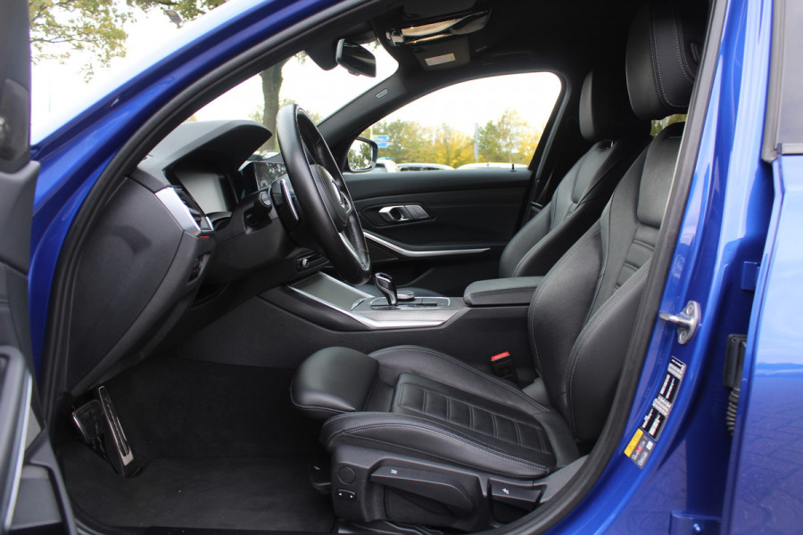 BMW 3-serie 320e Business Ed. M Sport / Camera / Leder / Harman Kardon / 19'' / CarPlay / DAB / Cruise Control BMW 3-serie 320e Business Ed. M Sport / Camera / Leder / Harman Kardon / 19'' / CarPlay / DAB / Cruise Control