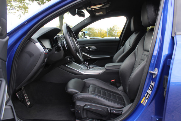 BMW 3-serie 320e Business Ed. M Sport / Camera / Leder / Harman Kardon / 19'' / CarPlay / DAB / Cruise Control BMW 3-serie 320e Business Ed. M Sport / Camera / Leder / Harman Kardon / 19'' / CarPlay / DAB / Cruise Control