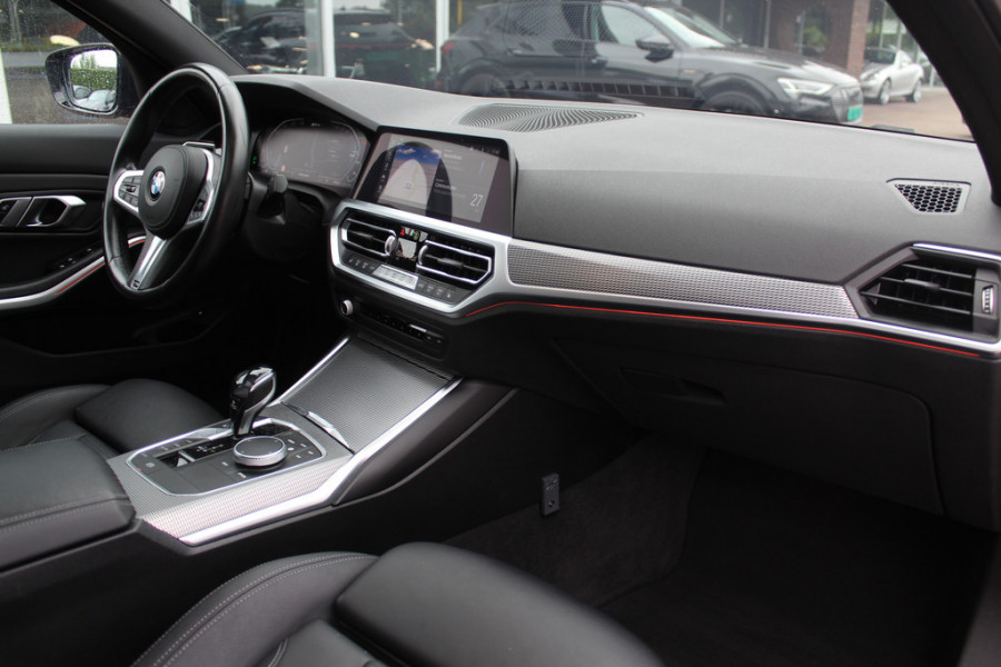 BMW 3-serie 320e Business Ed. M Sport / Camera / Leder / Harman Kardon / 19'' / CarPlay / DAB / Cruise Control BMW 3-serie 320e Business Ed. M Sport / Camera / Leder / Harman Kardon / 19'' / CarPlay / DAB / Cruise Control