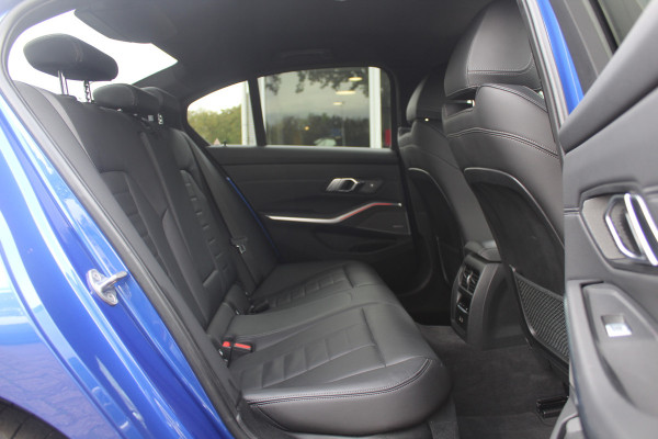 BMW 3-serie 320e Business Ed. M Sport / Camera / Leder / Harman Kardon / 19'' / CarPlay / DAB / Cruise Control BMW 3-serie 320e Business Ed. M Sport / Camera / Leder / Harman Kardon / 19'' / CarPlay / DAB / Cruise Control