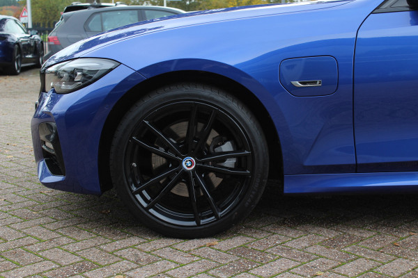 BMW 3-serie 320e Business Ed. M Sport / Camera / Leder / Harman Kardon / 19'' / CarPlay / DAB / Cruise Control BMW 3-serie 320e Business Ed. M Sport / Camera / Leder / Harman Kardon / 19'' / CarPlay / DAB / Cruise Control