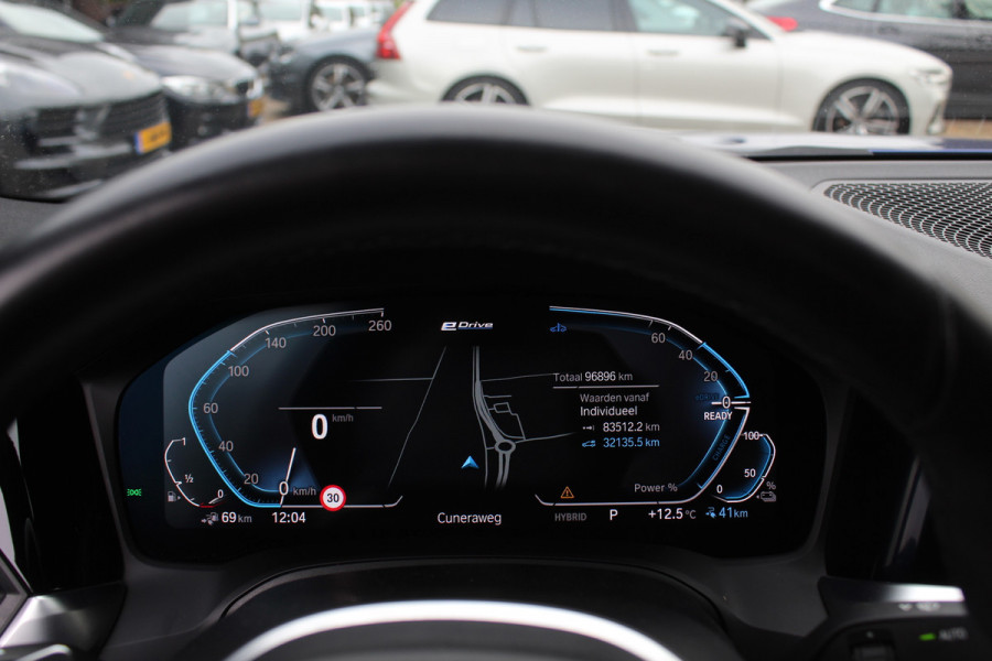 BMW 3-serie 320e Business Ed. M Sport / Camera / Leder / Harman Kardon / 19'' / CarPlay / DAB / Cruise Control BMW 3-serie 320e Business Ed. M Sport / Camera / Leder / Harman Kardon / 19'' / CarPlay / DAB / Cruise Control