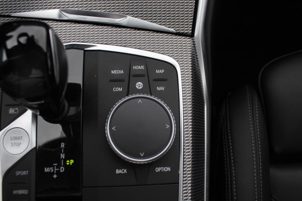 BMW 3-serie 320e Business Ed. M Sport / Camera / Leder / Harman Kardon / 19'' / CarPlay / DAB / Cruise Control BMW 3-serie 320e Business Ed. M Sport / Camera / Leder / Harman Kardon / 19'' / CarPlay / DAB / Cruise Control