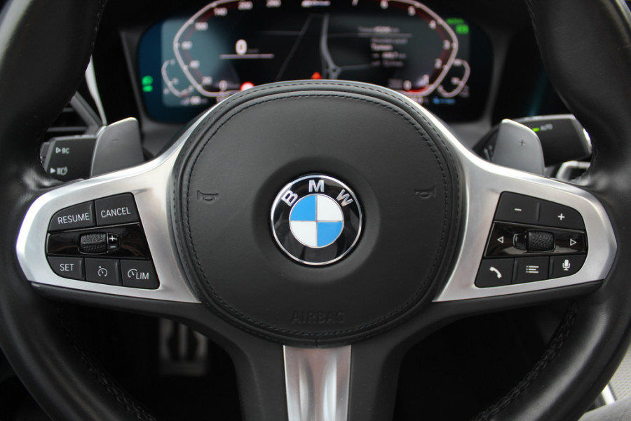BMW 3-serie 320e Business Ed. M Sport / Camera / Leder / Harman Kardon / 19'' / CarPlay / DAB / Cruise Control BMW 3-serie 320e Business Ed. M Sport / Camera / Leder / Harman Kardon / 19'' / CarPlay / DAB / Cruise Control