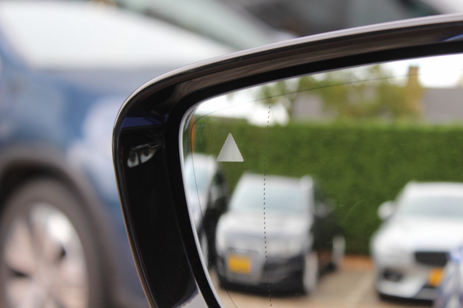 BMW 3-serie 320e Business Ed. M Sport / Camera / Leder / Harman Kardon / 19'' / CarPlay / DAB / Cruise Control BMW 3-serie 320e Business Ed. M Sport / Camera / Leder / Harman Kardon / 19'' / CarPlay / DAB / Cruise Control