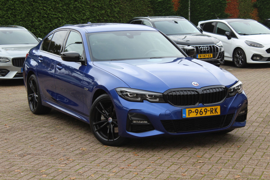 BMW 3-serie 320e Business Ed. M Sport / Camera / Leder / Harman Kardon / 19'' / CarPlay / DAB / Cruise Control BMW 3-serie 320e Business Ed. M Sport / Camera / Leder / Harman Kardon / 19'' / CarPlay / DAB / Cruise Control