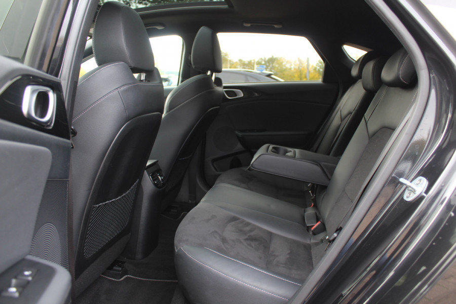 Kia ProCeed 1.4 T-GDI GT-PlusLine / Panoramadak / Camera / Keyless / JBL / 18'' / Apple CarPlay / Stuur+Stoelverwarming / DAB / Dodehoek / ACC