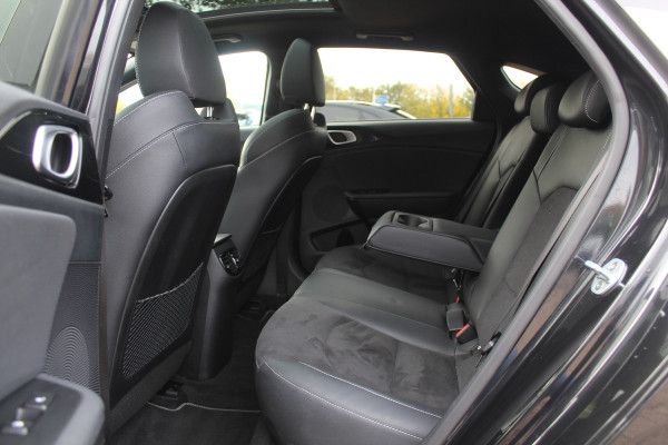 Kia ProCeed 1.4 T-GDI GT-PlusLine / Panoramadak / Camera / Keyless / JBL / 18'' / Apple CarPlay / Stuur+Stoelverwarming / DAB / Dodehoek / ACC