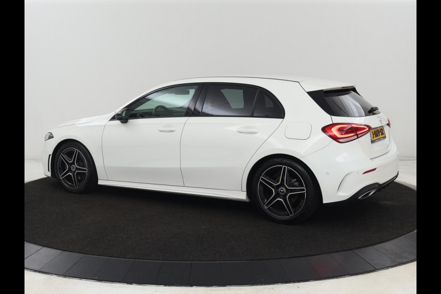 Mercedes-Benz A-Klasse 180 AMG | 66.100km NAP | Stoelverwarming | Camera | Sfeerverlichting | Leder/Alcantara | Navigatie | Full LED | Park Assist | Widescreen Mercedes-Benz A-Klasse 180 AMG | 66.100km NAP | Stoelverwarming | Camera | Sfeerverlichting | Leder/Alcantara | Navigatie | Full LED | Park Assist | Widescreen