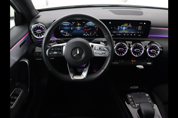 Mercedes-Benz A-Klasse 180 AMG | 66.100km NAP | Stoelverwarming | Camera | Sfeerverlichting | Leder/Alcantara | Navigatie | Full LED | Park Assist | Widescreen Mercedes-Benz A-Klasse 180 AMG | 66.100km NAP | Stoelverwarming | Camera | Sfeerverlichting | Leder/Alcantara | Navigatie | Full LED | Park Assist | Widescreen