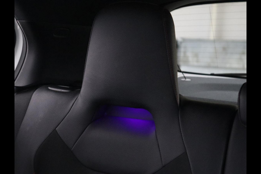 Mercedes-Benz A-Klasse 180 AMG | 66.100km NAP | Stoelverwarming | Camera | Sfeerverlichting | Leder/Alcantara | Navigatie | Full LED | Park Assist | Widescreen Mercedes-Benz A-Klasse 180 AMG | 66.100km NAP | Stoelverwarming | Camera | Sfeerverlichting | Leder/Alcantara | Navigatie | Full LED | Park Assist | Widescreen