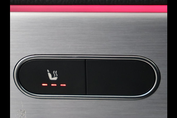 Mercedes-Benz A-Klasse 180 AMG | 66.100km NAP | Stoelverwarming | Camera | Sfeerverlichting | Leder/Alcantara | Navigatie | Full LED | Park Assist | Widescreen Mercedes-Benz A-Klasse 180 AMG | 66.100km NAP | Stoelverwarming | Camera | Sfeerverlichting | Leder/Alcantara | Navigatie | Full LED | Park Assist | Widescreen