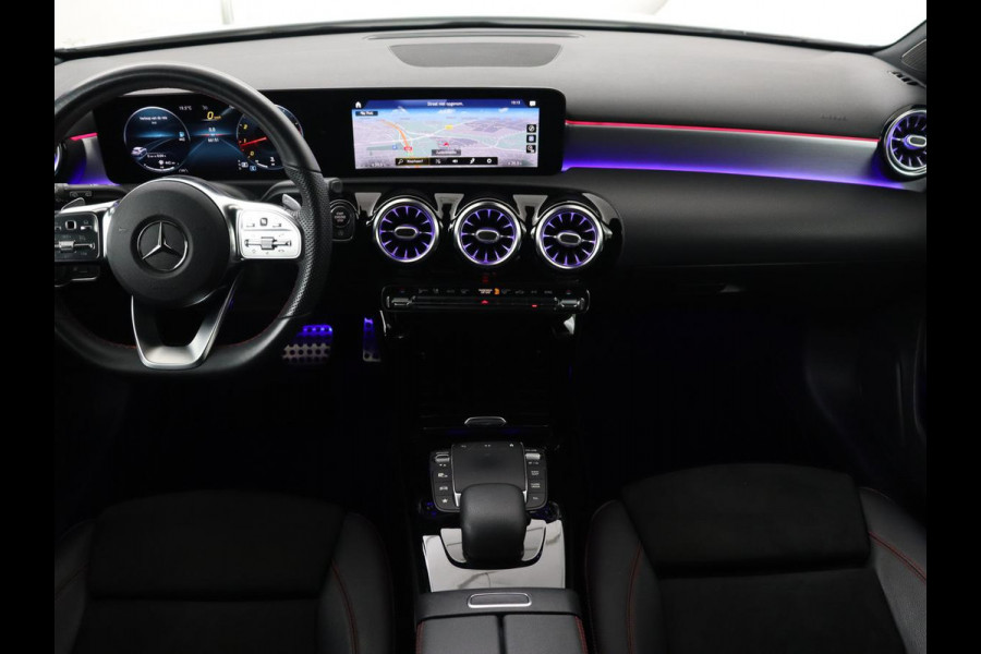 Mercedes-Benz A-Klasse 180 AMG | 66.100km NAP | Stoelverwarming | Camera | Sfeerverlichting | Leder/Alcantara | Navigatie | Full LED | Park Assist | Widescreen Mercedes-Benz A-Klasse 180 AMG | 66.100km NAP | Stoelverwarming | Camera | Sfeerverlichting | Leder/Alcantara | Navigatie | Full LED | Park Assist | Widescreen