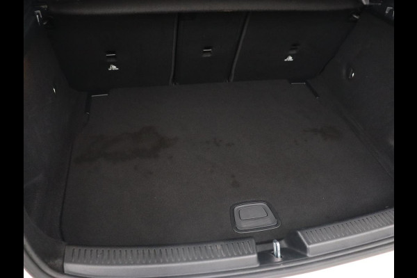 Mercedes-Benz A-Klasse 180 AMG | 66.100km NAP | Stoelverwarming | Camera | Sfeerverlichting | Leder/Alcantara | Navigatie | Full LED | Park Assist | Widescreen Mercedes-Benz A-Klasse 180 AMG | 66.100km NAP | Stoelverwarming | Camera | Sfeerverlichting | Leder/Alcantara | Navigatie | Full LED | Park Assist | Widescreen