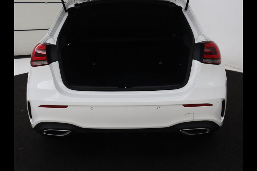 Mercedes-Benz A-Klasse 180 AMG | 66.100km NAP | Stoelverwarming | Camera | Sfeerverlichting | Leder/Alcantara | Navigatie | Full LED | Park Assist | Widescreen Mercedes-Benz A-Klasse 180 AMG | 66.100km NAP | Stoelverwarming | Camera | Sfeerverlichting | Leder/Alcantara | Navigatie | Full LED | Park Assist | Widescreen