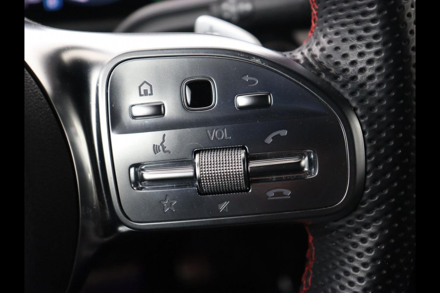 Mercedes-Benz A-Klasse 180 AMG | 66.100km NAP | Stoelverwarming | Camera | Sfeerverlichting | Leder/Alcantara | Navigatie | Full LED | Park Assist | Widescreen Mercedes-Benz A-Klasse 180 AMG | 66.100km NAP | Stoelverwarming | Camera | Sfeerverlichting | Leder/Alcantara | Navigatie | Full LED | Park Assist | Widescreen