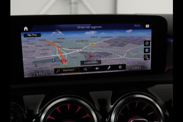 Mercedes-Benz A-Klasse 180 AMG | 66.100km NAP | Stoelverwarming | Camera | Sfeerverlichting | Leder/Alcantara | Navigatie | Full LED | Park Assist | Widescreen Mercedes-Benz A-Klasse 180 AMG | 66.100km NAP | Stoelverwarming | Camera | Sfeerverlichting | Leder/Alcantara | Navigatie | Full LED | Park Assist | Widescreen